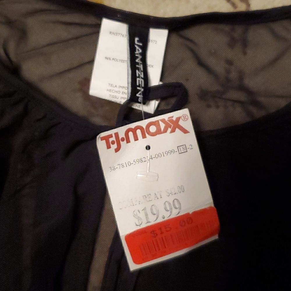 Crisscross One-Piece slimming suit & nwt cover up - Picture 6 of 8